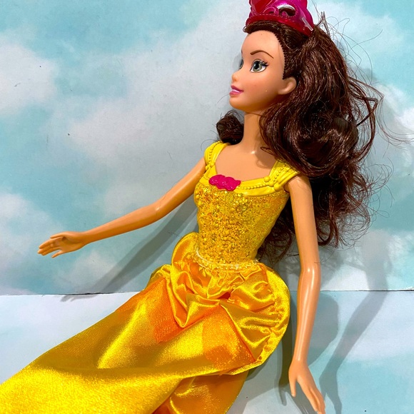 DISNEY BEAUTY AND THE BEAST 2012 COLLECTABLE BEAUTIFUL PRINCESS BELLE DOLL - Picture 2 of 9